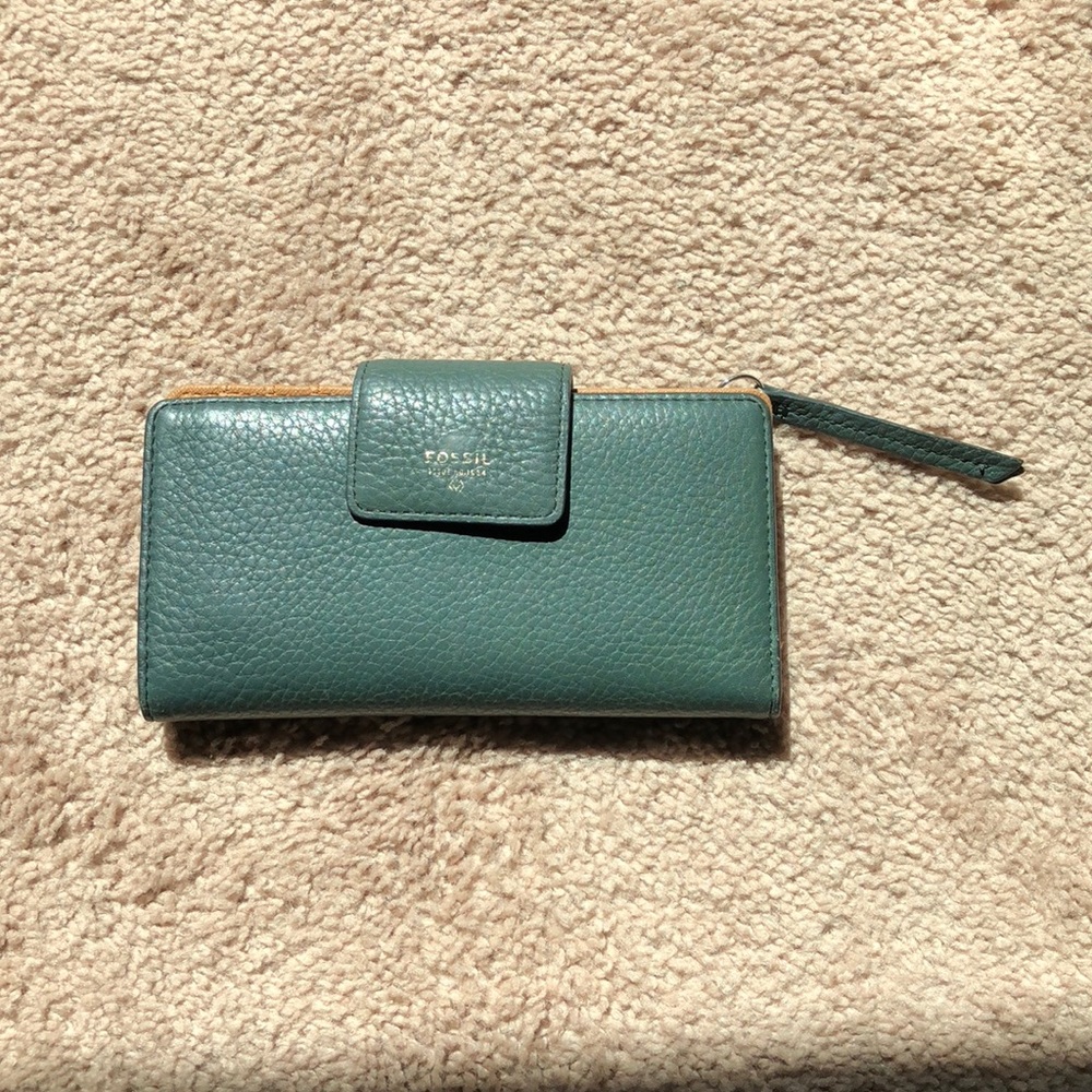 LIKE NEW FOSSIL WALLET